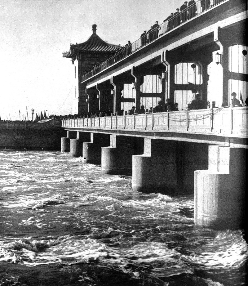 2.1958年12月28日海河闸落成放水典礼.jpg