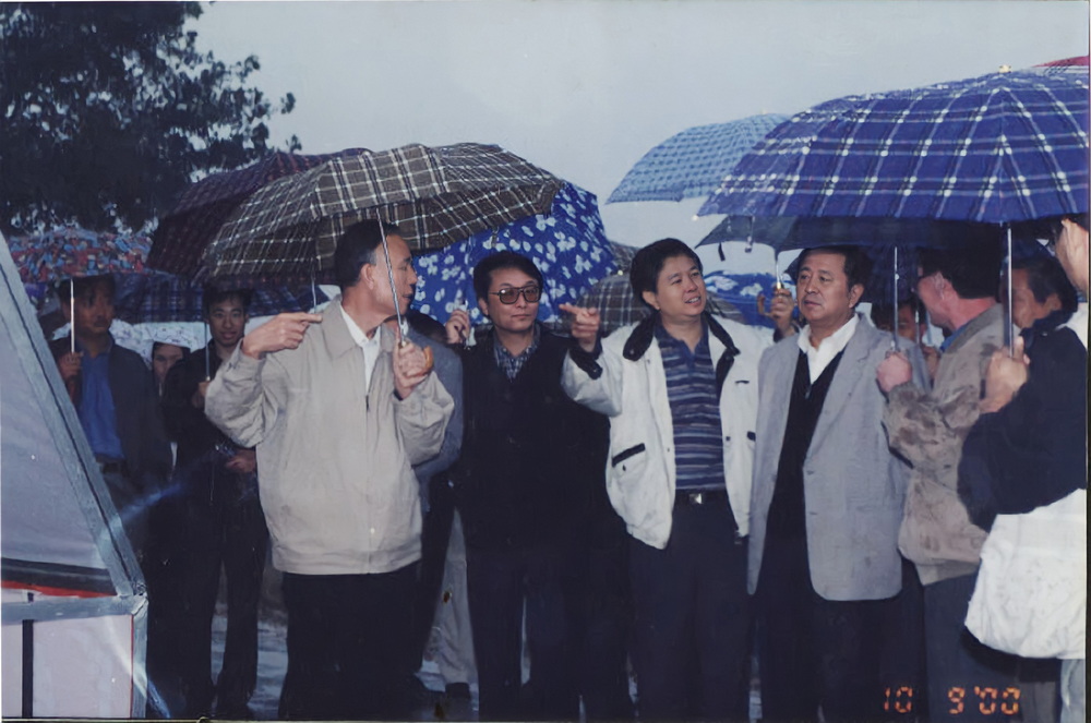 9  2000年10月，水利部副部长翟浩辉视察引黄济津应急调水准备工作.jpg