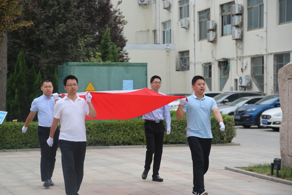 2 升旗仪式.JPG